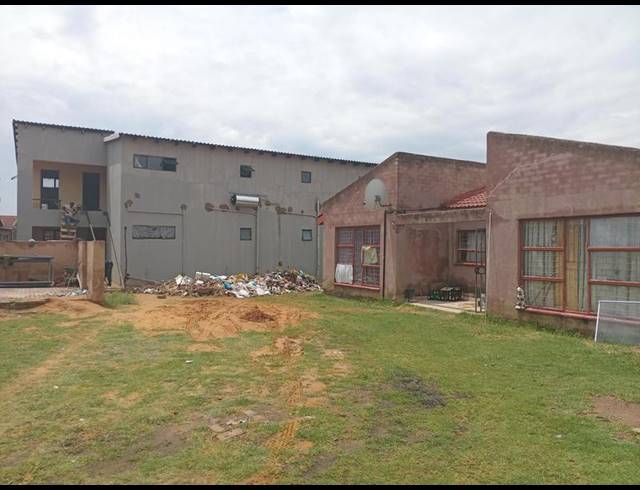 36 BEDROOM HOUSE FOR SALE IN BEDWORTH PARK